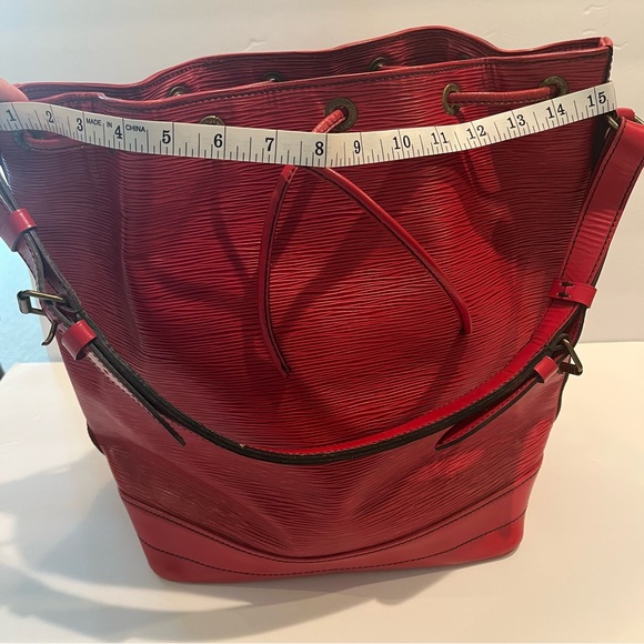 Louis Vuitton Epi Noe GM Leather Bucket Bag (large) Vintage & EUC (Authentic) - Picture 14 of 16